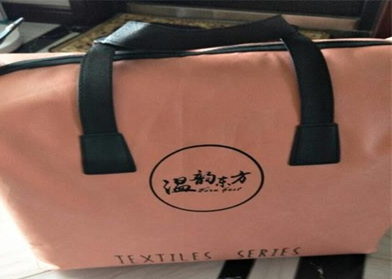 歡度中秋，喜迎國慶，鑫潤豐發(fā)送福利羽絨被溫暖員工心
